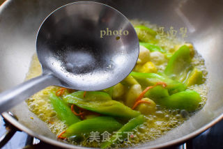 Braised Fish Balls with Loofah and Cordyceps Flower recipe