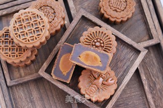 Mooncake with Brown Sugar Bean Paste and Egg Yolk recipe