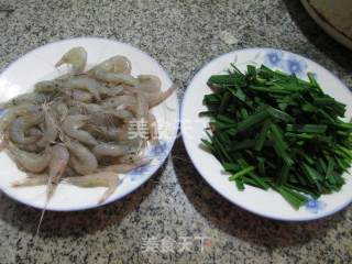 Stir-fried Jiangbai Shrimp with Leek recipe