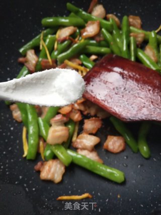 Stir-fried Pork with String Beans recipe