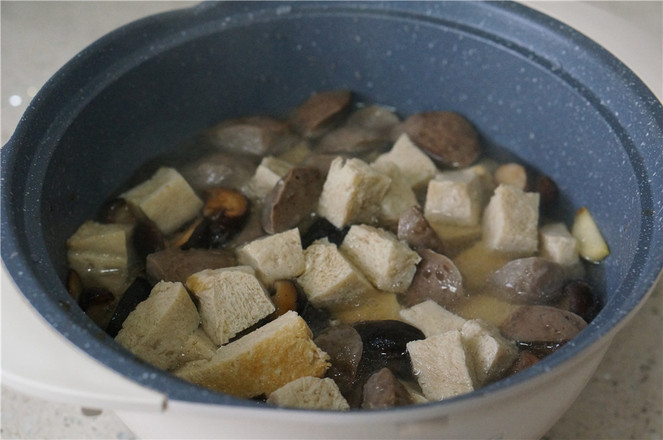 Stewed Beef Balls with Mushroom Frozen Tofu recipe