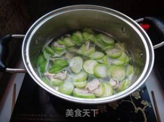 Seaweed and Loofah Lean Pork Soup recipe