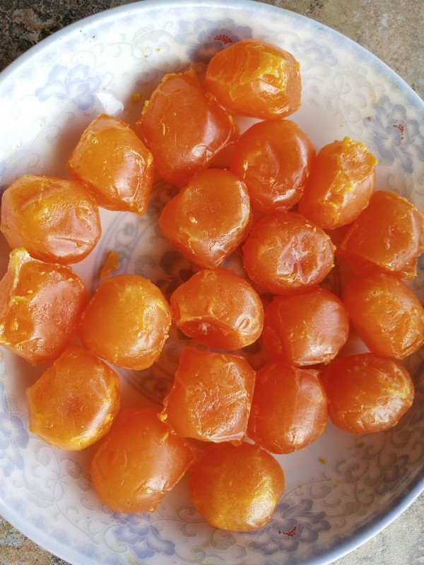 Mooncake with Lotus Seed Paste and Egg Yolk recipe