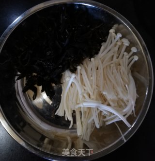 Autumn and Winter Low-fat Warm Stomach Hot and Sour Soup is Delicious But Not Fat recipe