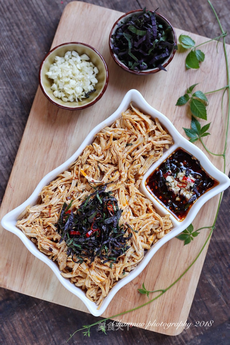 Shredded Chicken with Perilla recipe
