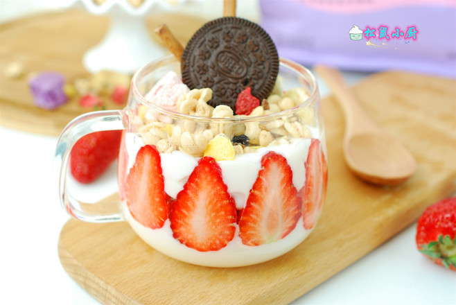 Oatmeal Crisp Strawberry Yogurt Cup recipe