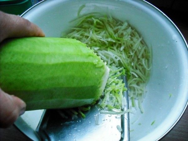 Wheat Buns with Meat Stuffed with Green Radish recipe