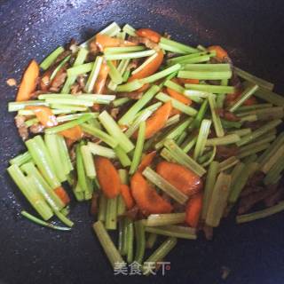 Stir-fried Carrots with Parsley recipe