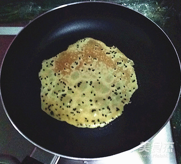 Black Sesame Crispy Egg Roll recipe