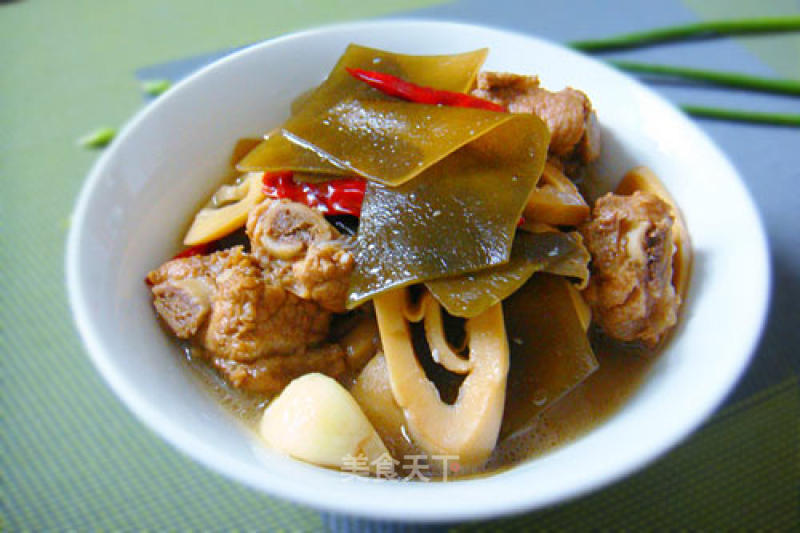 Fragrant Spicy--bamboo Shoots and Seaweed Braised Pork Ribs recipe