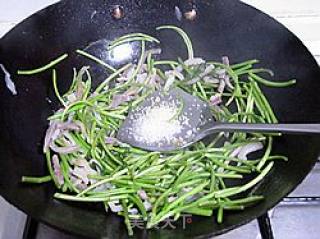 Stir-fried Bacon with Artemisia recipe