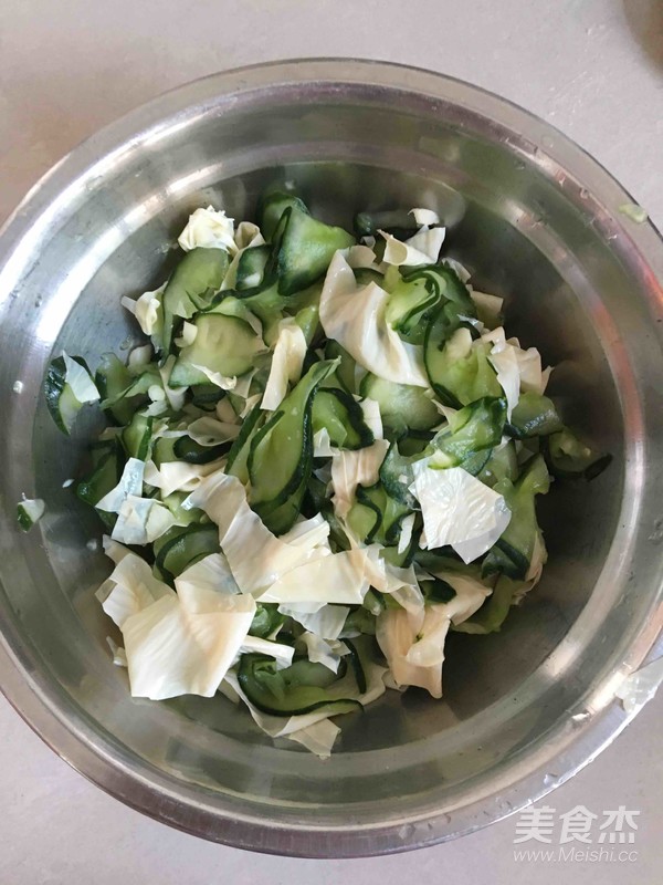 Cucumber Mixed with Bean Curd recipe