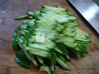 Jellyfish Mixed with Small Cucumber recipe