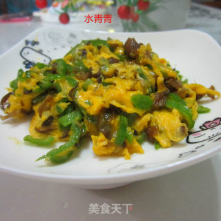 Fried Egg with Fungus and Green Pepper recipe