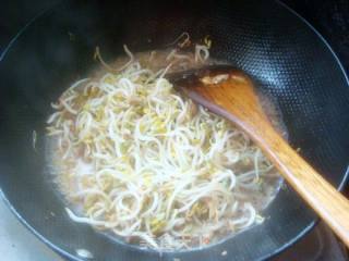 Bean Sprouts and Shredded Pork Braised Cakes recipe