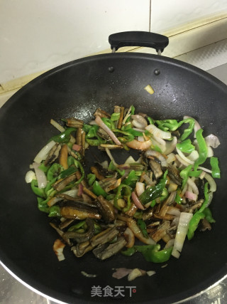 Stir-fried Rice Eel with Green Pepper and Onion recipe