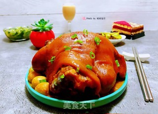 Braised Pork Knuckle and Quail Eggs recipe