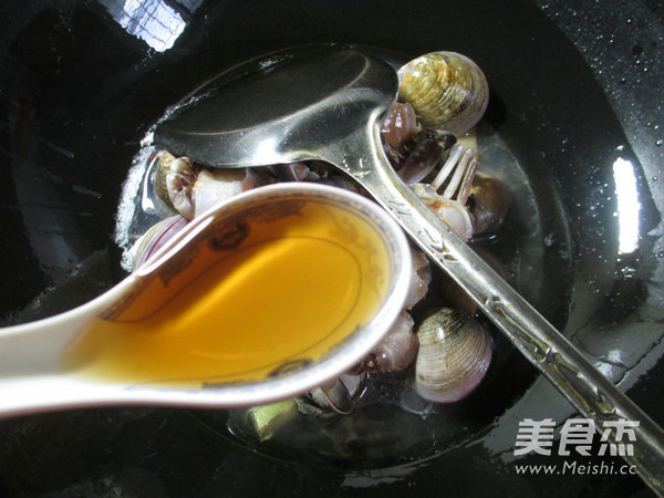 Round Clams Boiled Crab recipe