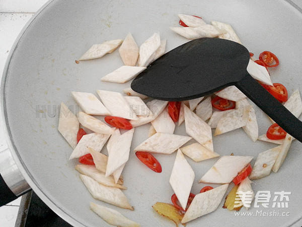 Spicy Stir-fried Spicy Pleurotus recipe