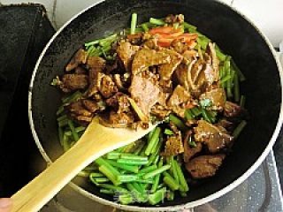 Stir-fried Pork Liver with Celery - Nourishing Liver in Spring recipe