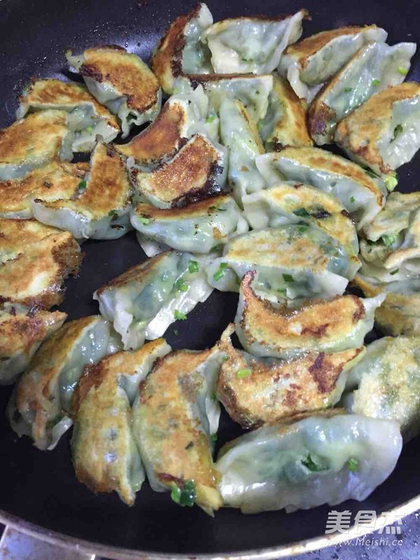 Pan-fried Chives and Egg Dumplings recipe