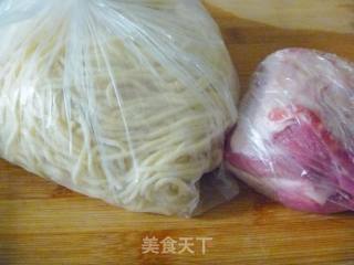 [jianjiang Noodles, Made in A Pattern] Fried Noodles with Minced Pork and Nuts recipe