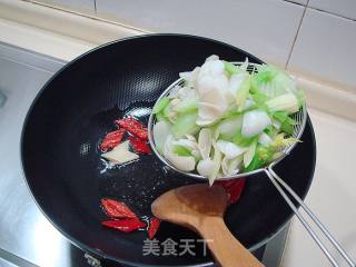 Stir-fried Shrimp Balls with Celery and Lily recipe