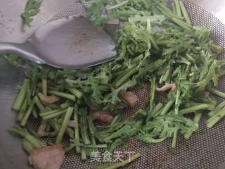 Stir-fried Pork with Chrysanthemum recipe