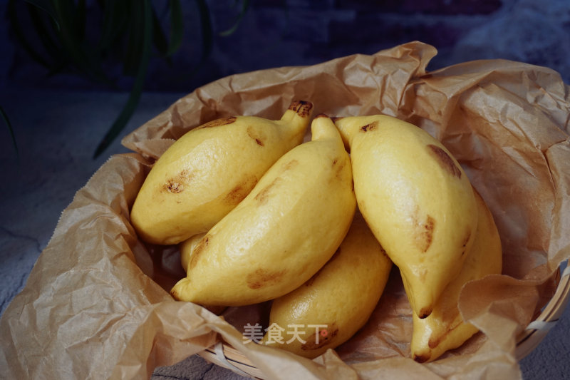 Pictographic Millet Banana Mantou