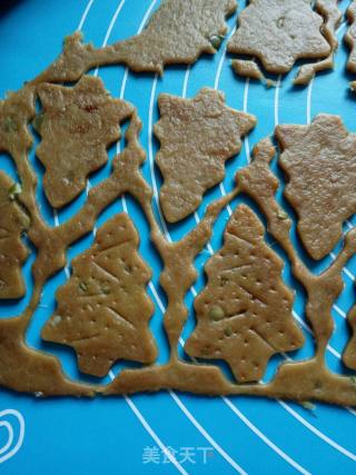 Christmas Biscuits-icing Brown Sugar Sweet and Crispy Biscuits ~ Christmas Occasions, Small Pine Tree Icing Brown Sugar Biscuits for Babies recipe