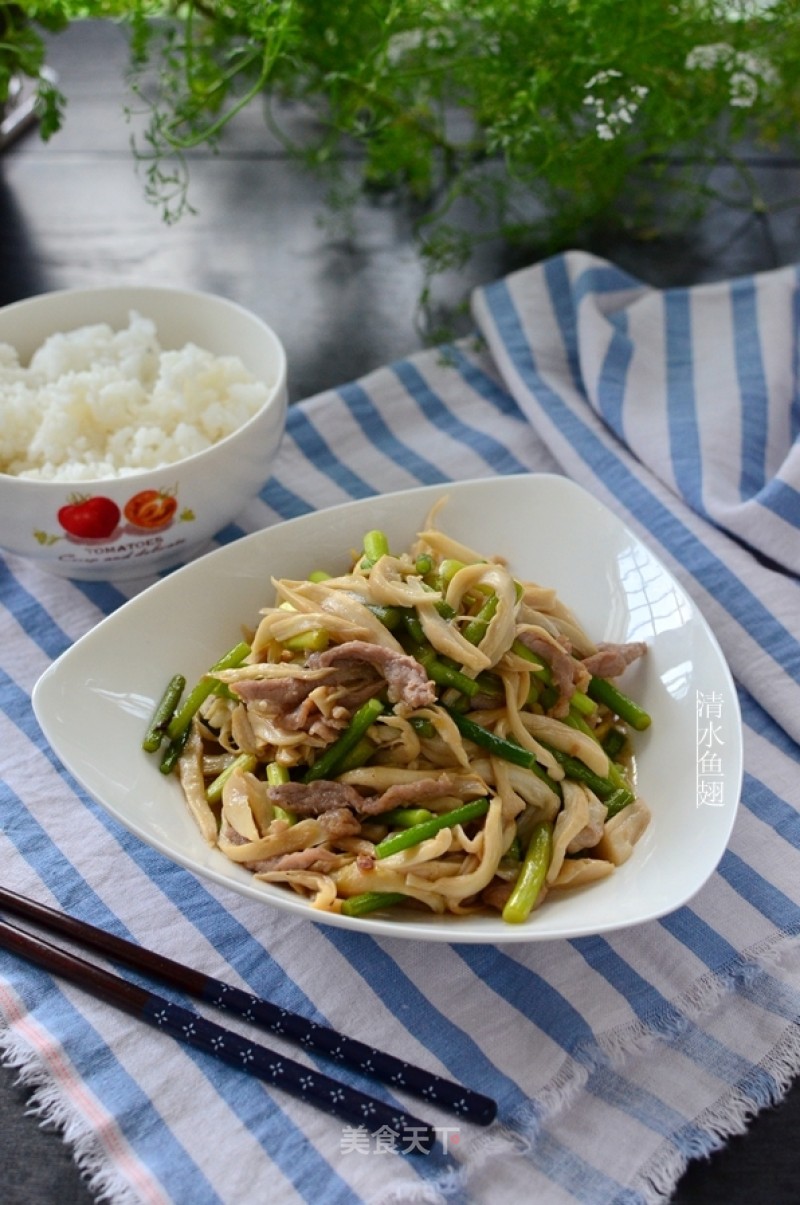 Stir-fried Pleurotus Eryngii with Garlic Sprouts recipe