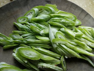 Snake Bean Stir-fried Pork Slices recipe