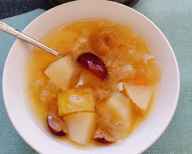 Tremella Pear Soup (good for Removing Dryness in Autumn, Clearing Fire, and Moisturizing Lungs) recipe