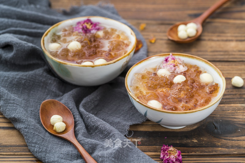 Peach Gum, Lotus Seed, Rose Soup recipe