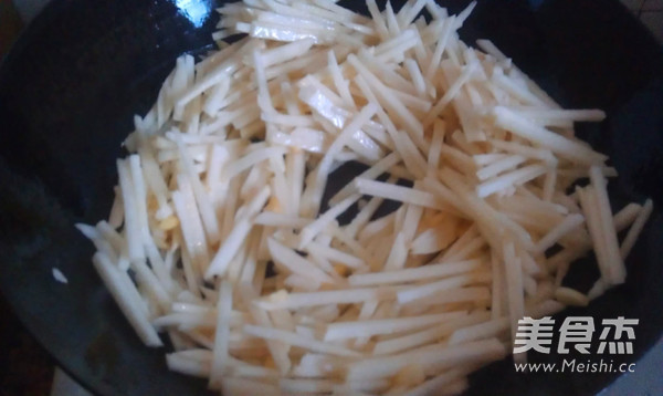 Stir-fried Cold Potato Shreds with Minced Beef recipe