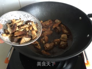 #trust之美#claypot Rice with Soy Pork Ribs recipe