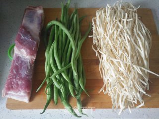 Braised Noodles with Beans recipe