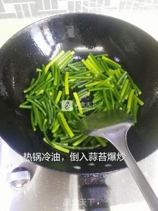 Home Cooking-stir-fried Pork Liver with Garlic Moss recipe