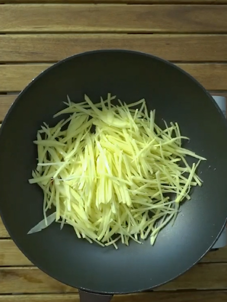 Hot and Sour Potato Shreds recipe