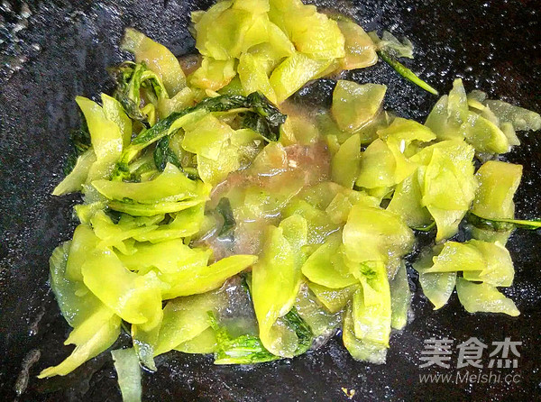 Stir-fried Beef with Lettuce recipe