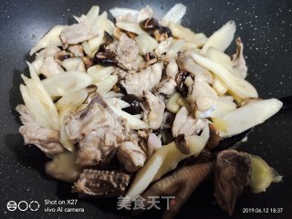 Braised Chicken with Ginger and Mushroom Beer recipe