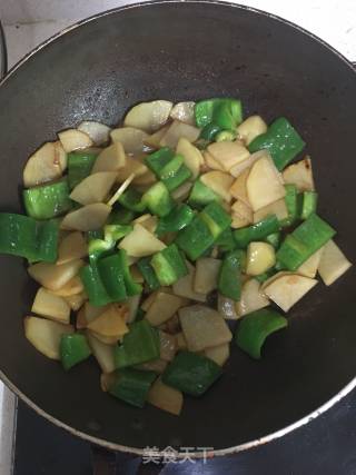 Stir-fried Potato Shreds with Bell Pepper recipe