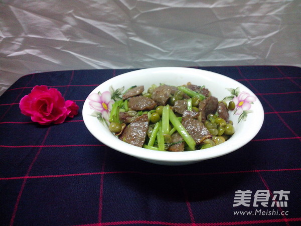 Stir-fried Meatballs with Beans and Celery recipe