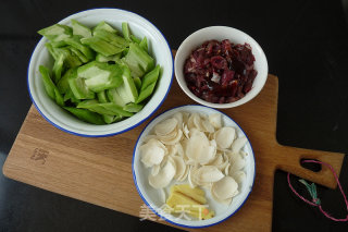 Stir-fried Beef with Lily and Bitter Gourd recipe