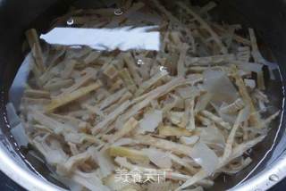 The Most Unpretentious Farmer’s Dish [fried Bacon with Dried Bamboo Shoots] recipe