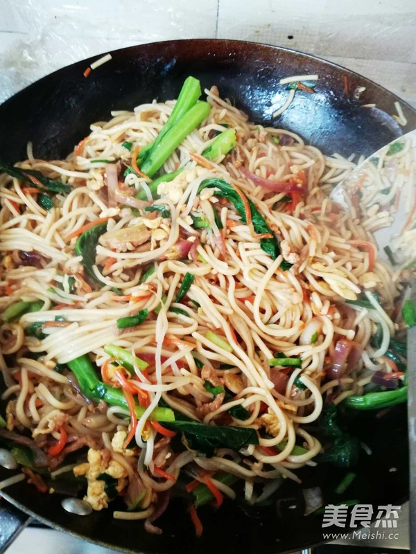 Fried Noodles with Egg and Pork recipe