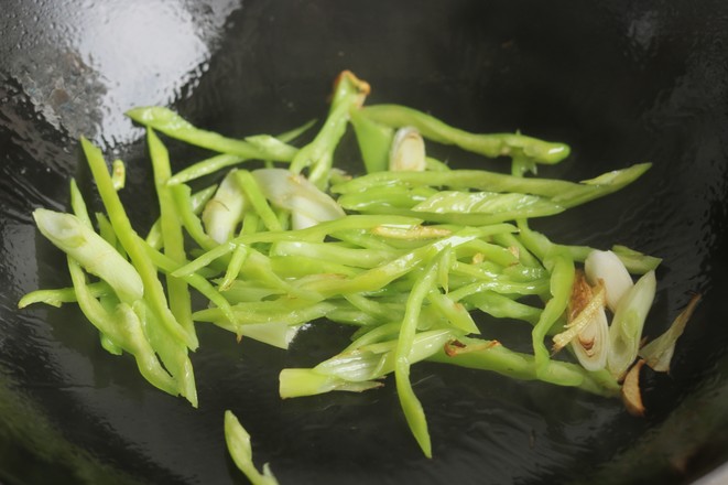 Green Pepper and Loofah Noodles recipe