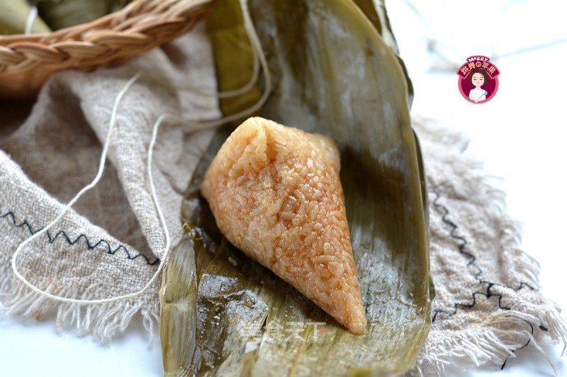 Salted Egg Yolk Soy Sauce Zongzi recipe