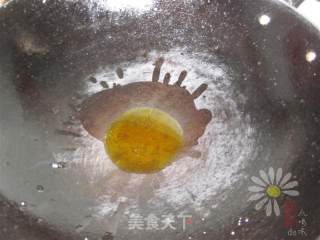 Stir-fried Peanuts with Cilantro and Dried Tofu recipe