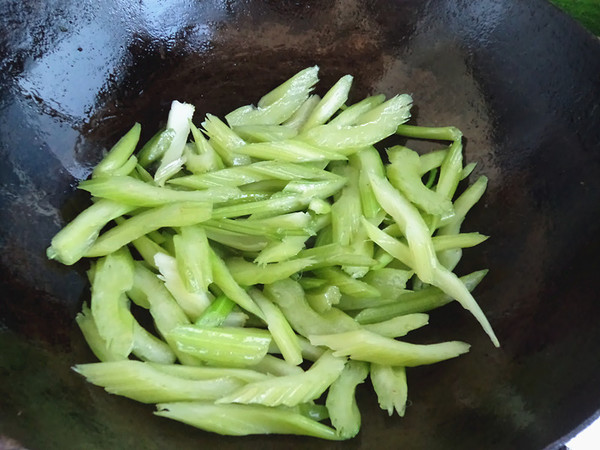 Fried Celery with Bean Curd recipe